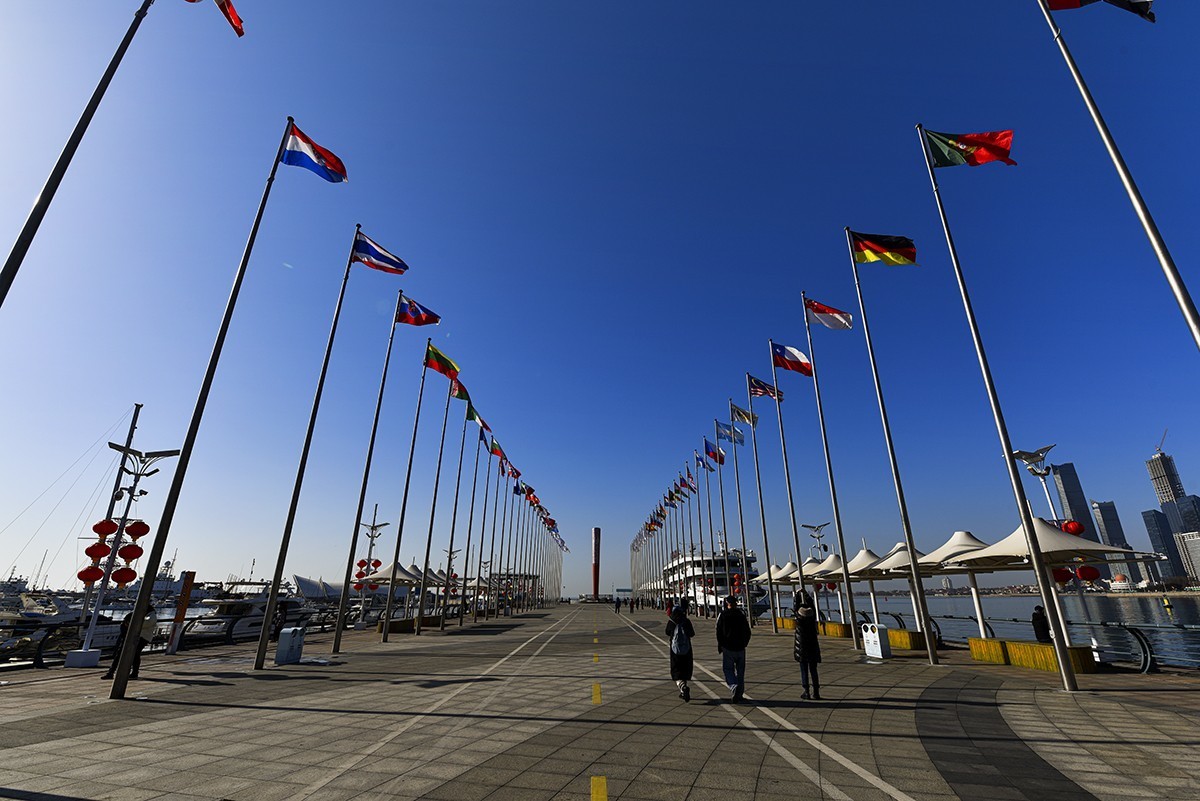 山东行  青岛   五四广场 上