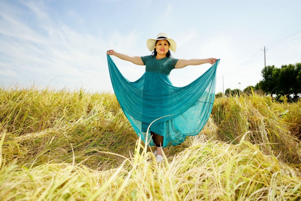 环境人像--稻田里的碟儿美女！