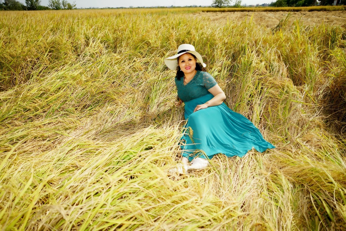 环境人像--稻田里的碟儿美女！