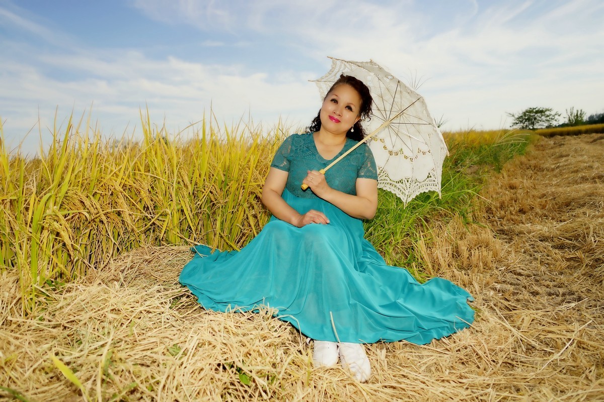 环境人像--稻田里的碟儿美女！