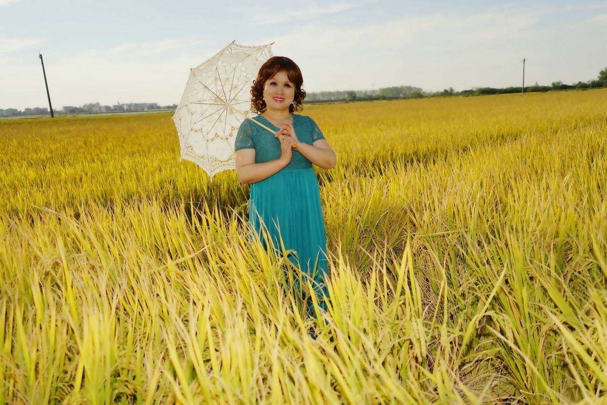 环境人像--稻田里的碟儿美女！