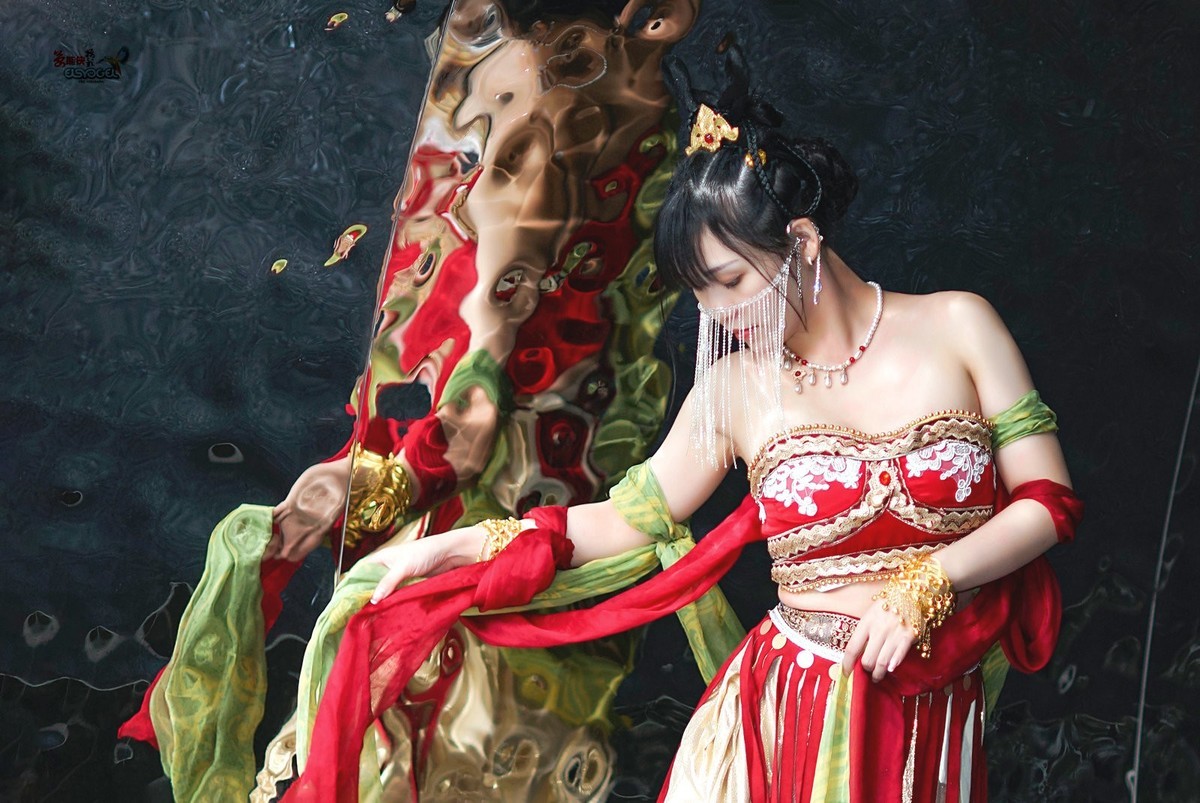 【落花入盏】---佳佳