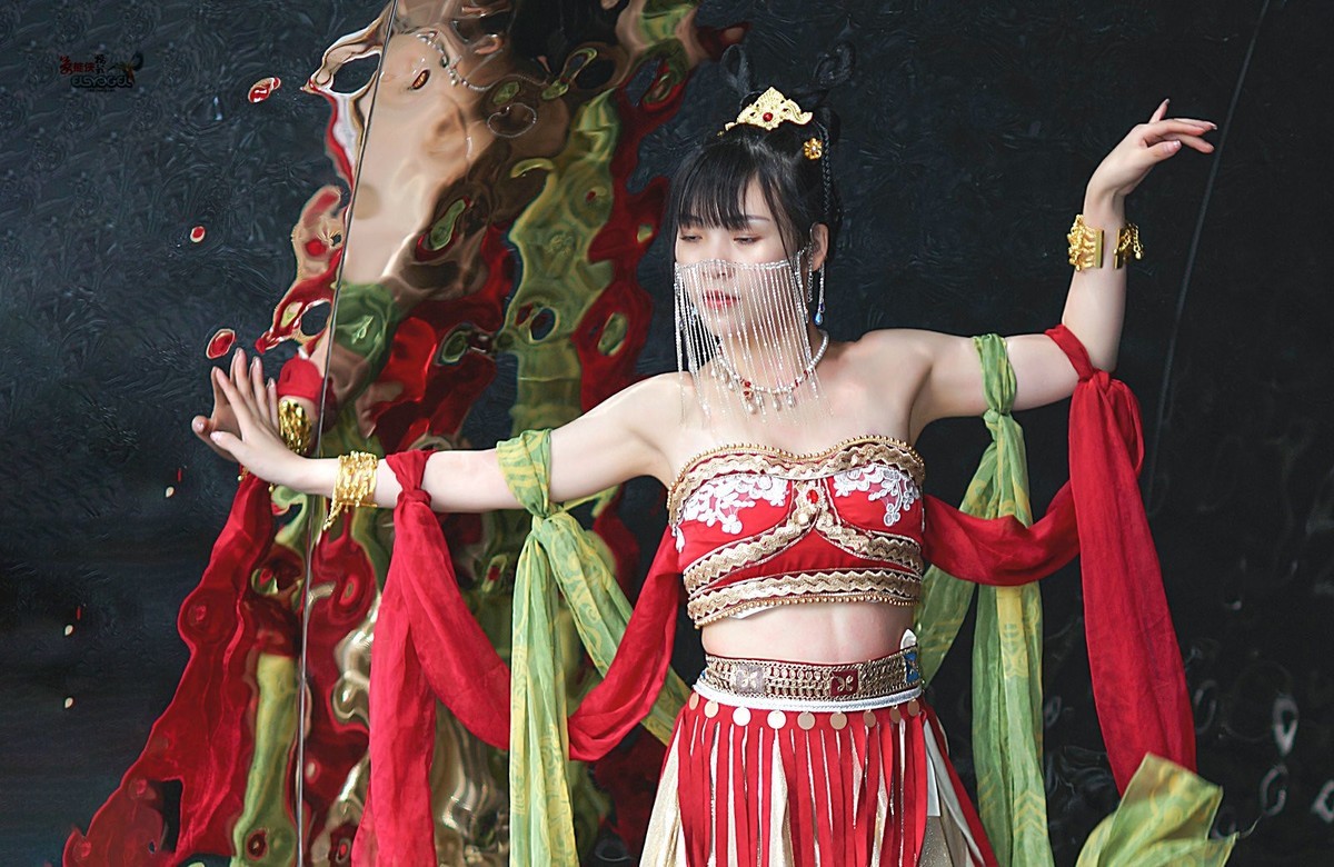 【落花入盏】---佳佳