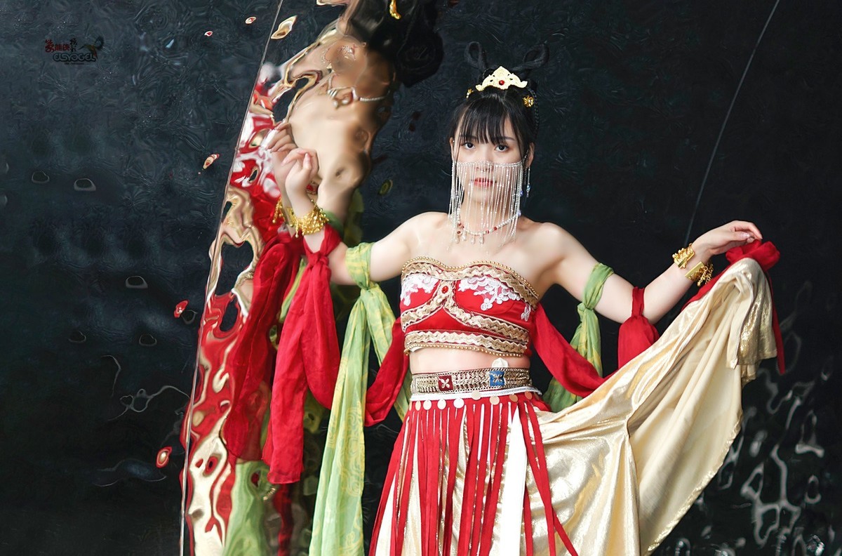 【落花入盏】---佳佳