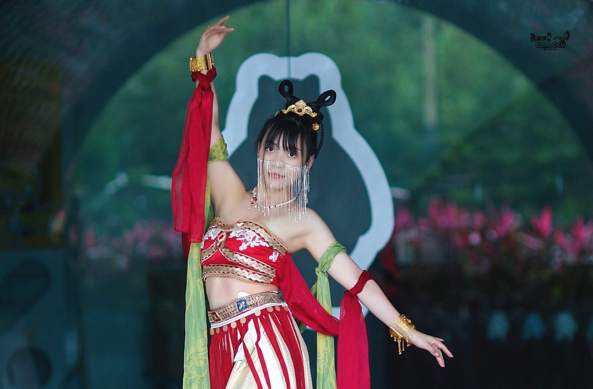 【落花入盏】---佳佳