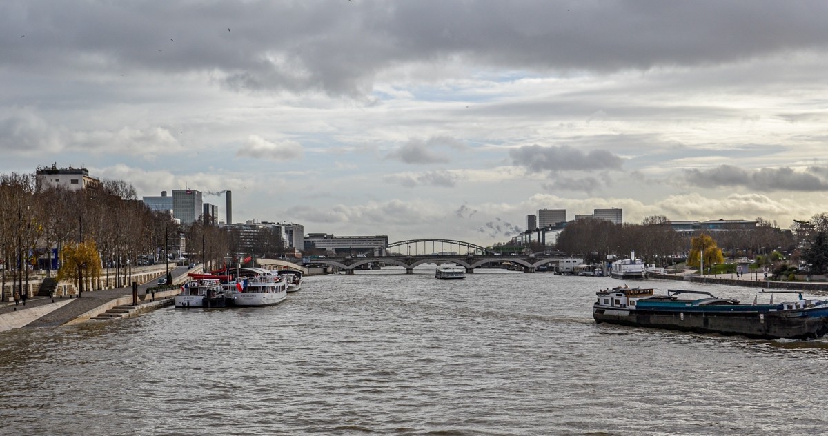 携“塞纳（灰）河”拜望红河师友，祝春日安好！！！