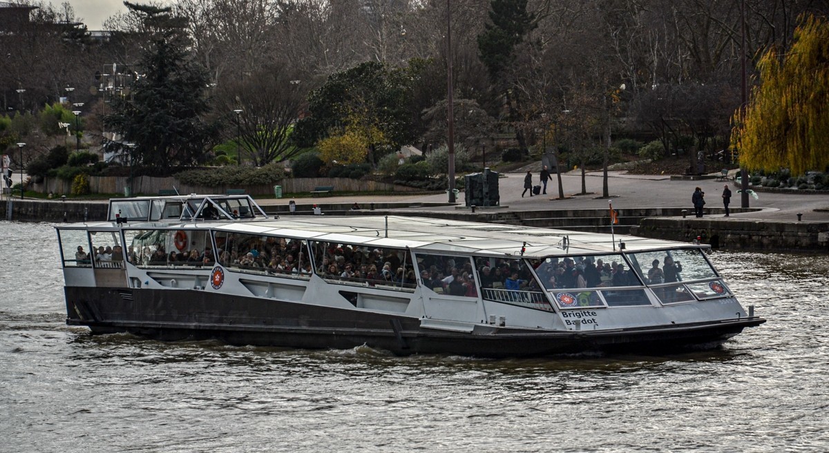 携“塞纳（灰）河”拜望红河师友，祝春日安好！！！