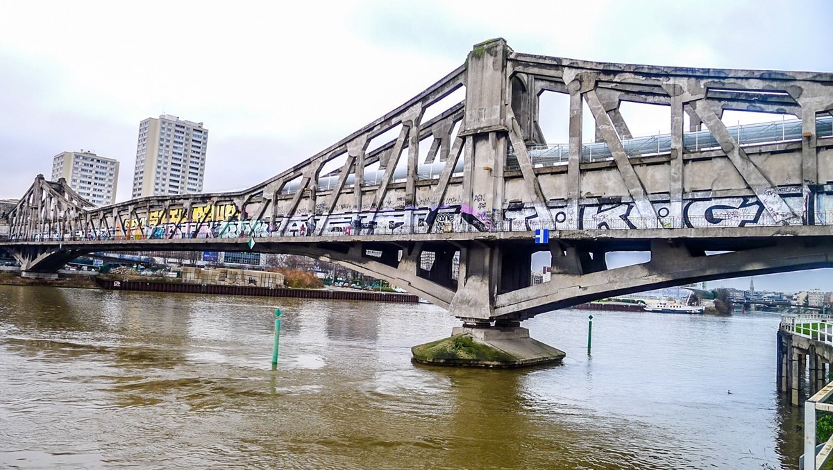 携“塞纳（灰）河”拜望红河师友，祝春日安好！！！