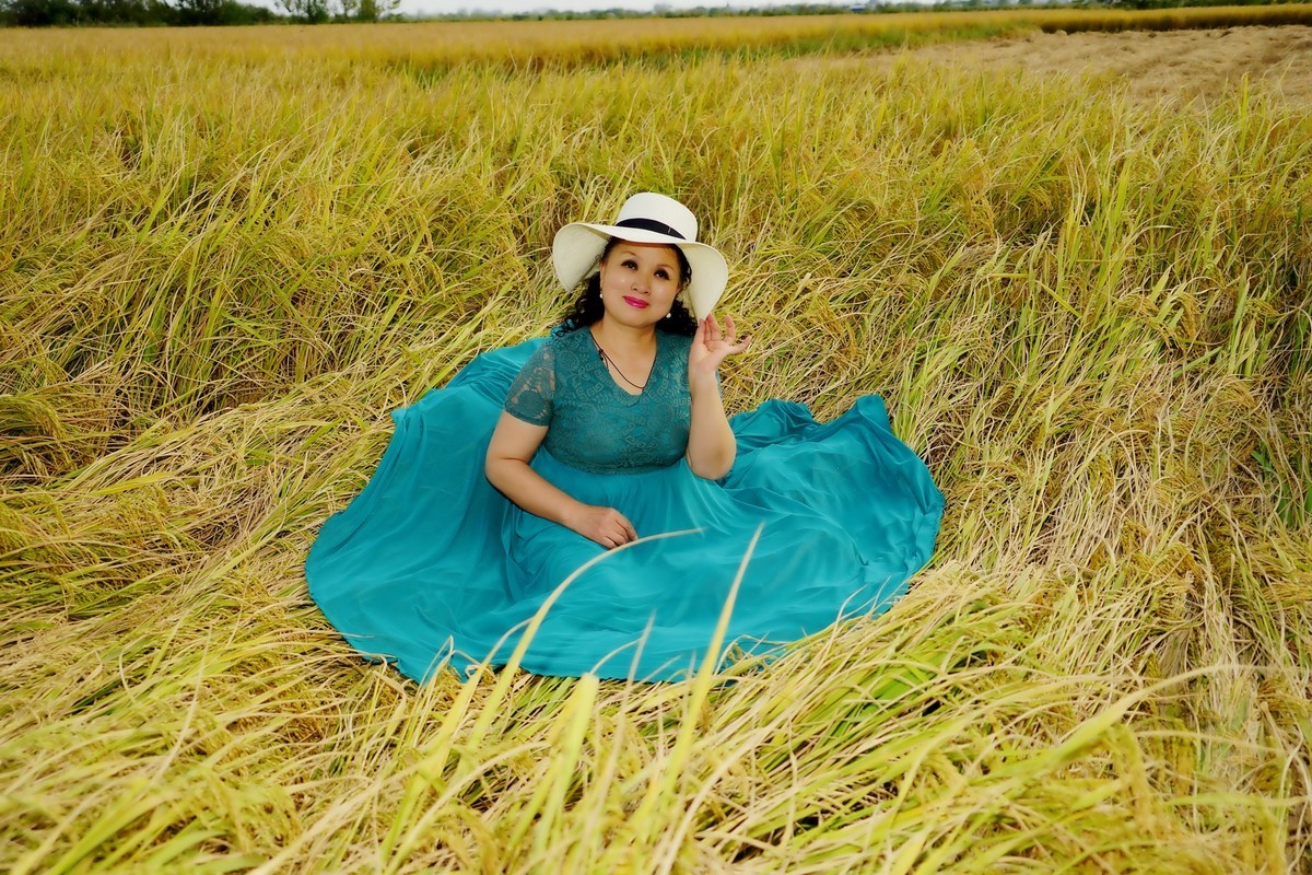 环境人像--稻田里的碟儿美女！