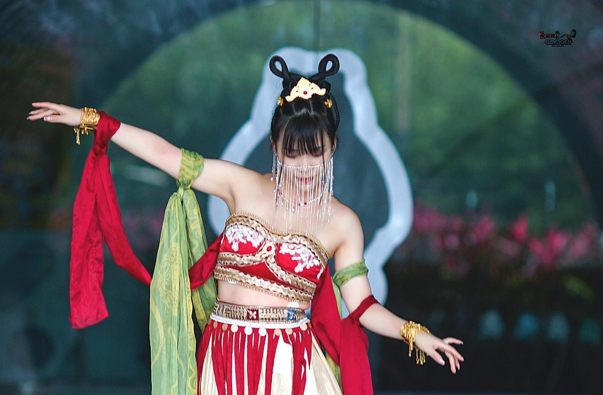 【落花入盏】---佳佳