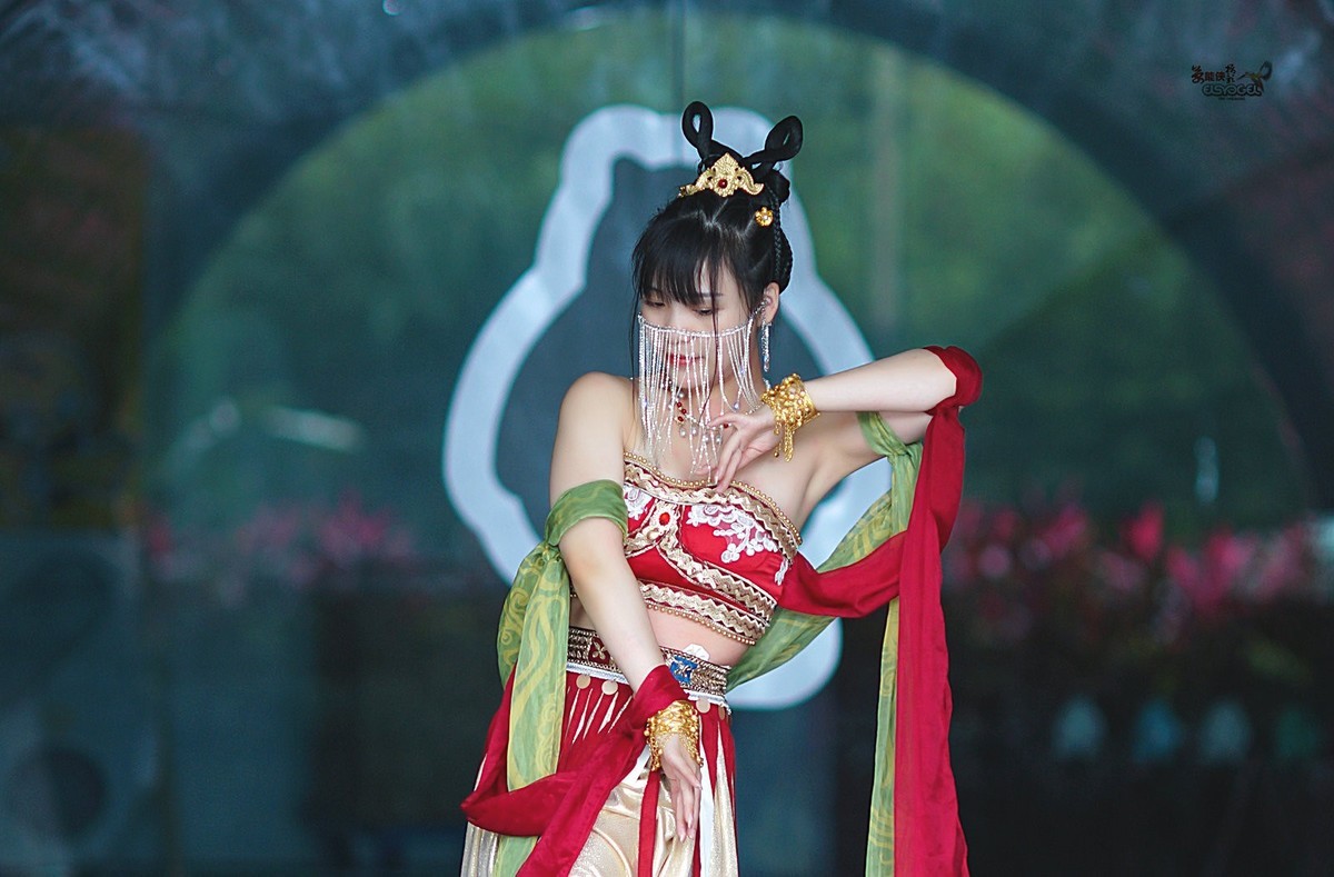 【落花入盏】---佳佳