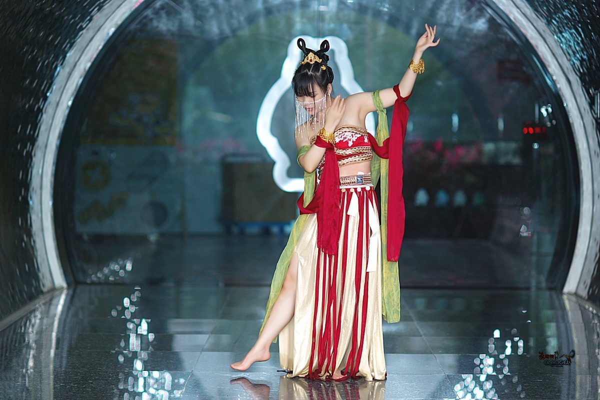 【落花入盏】---佳佳