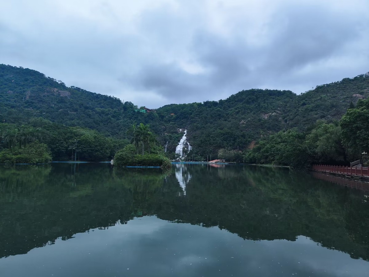 《转》有一坛酒叫做醉生梦死，喝了可以忘记过去。