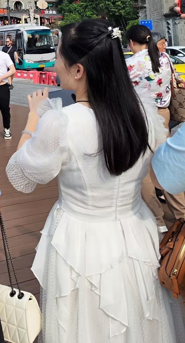 《转》有一坛酒叫做醉生梦死，喝了可以忘记过去。