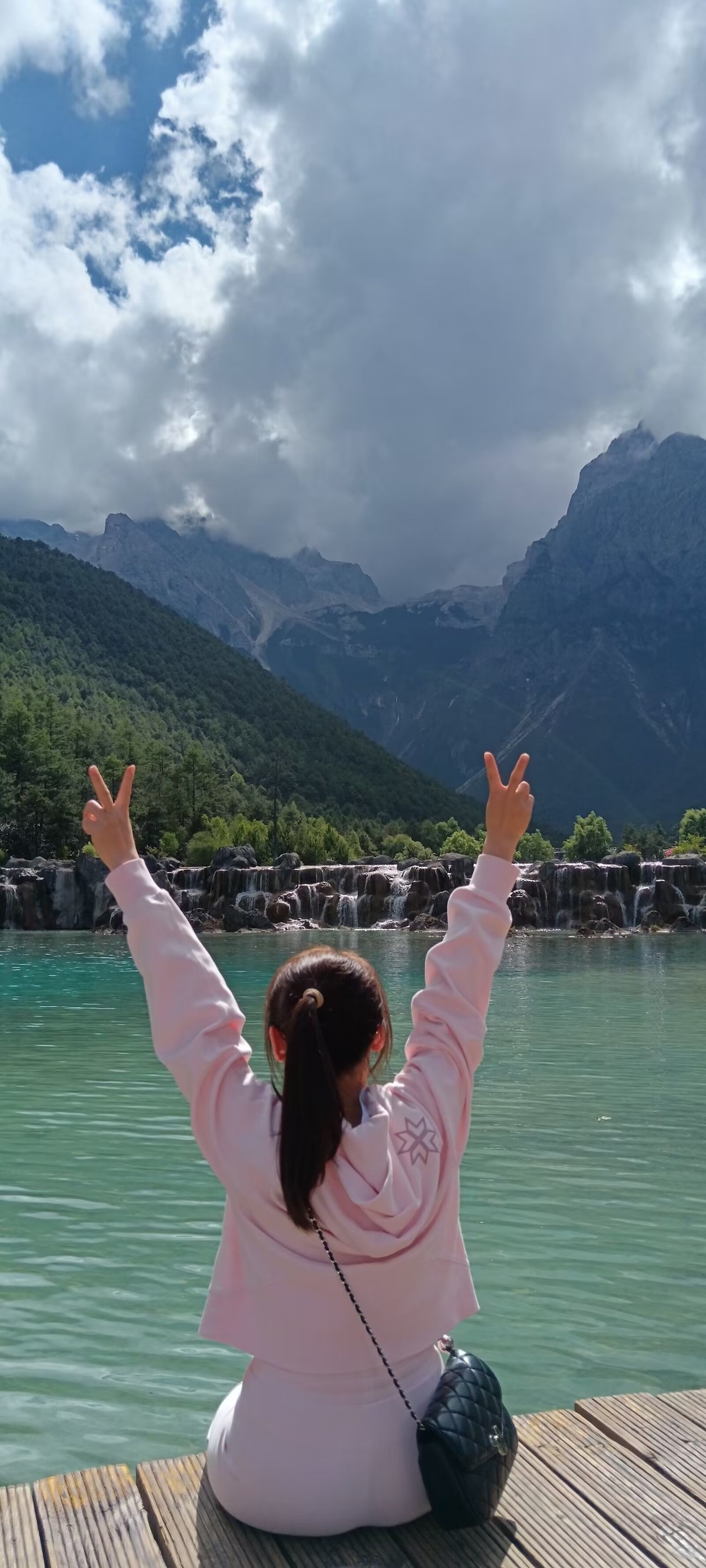 《转》有一坛酒叫做醉生梦死，喝了可以忘记过去。