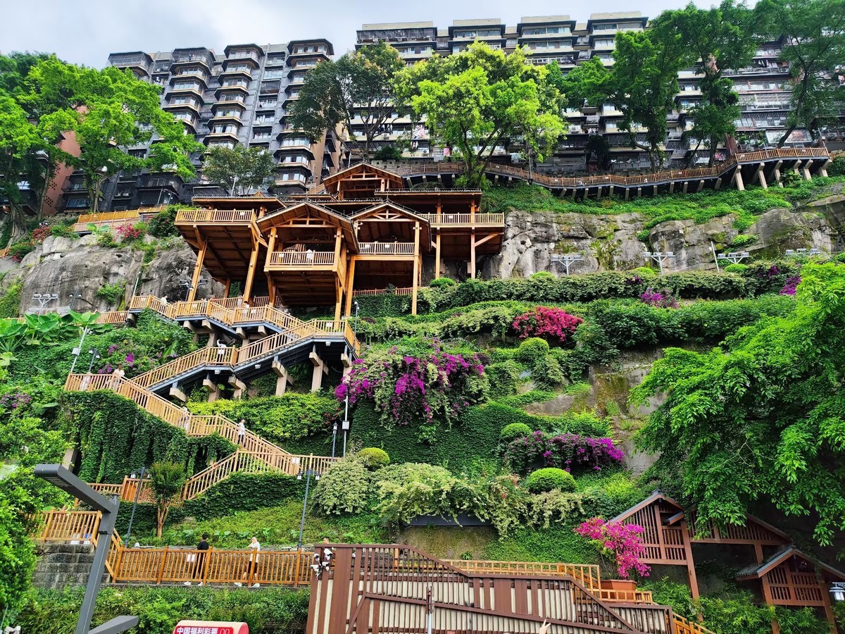 《转》有一坛酒叫做醉生梦死，喝了可以忘记过去。