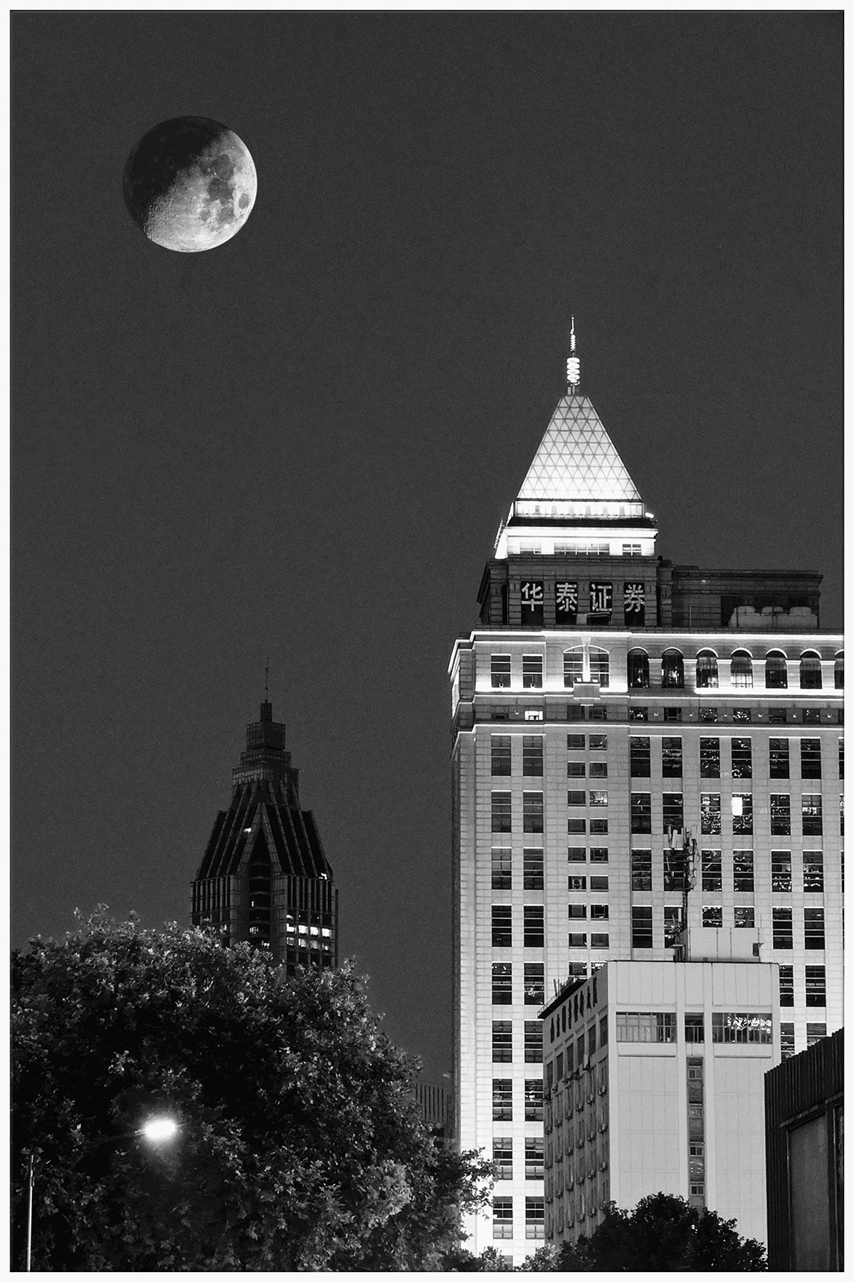 夜幕下的行动轨迹