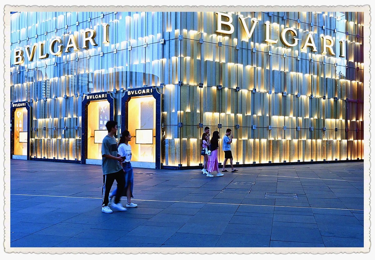 夜幕下的行动轨迹