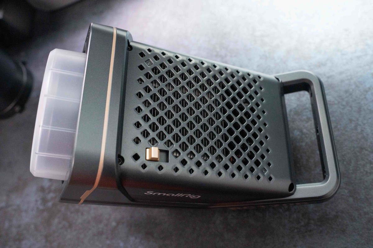 关于布光的那些事 分享新入手的斯莫格RC120双色温影视灯