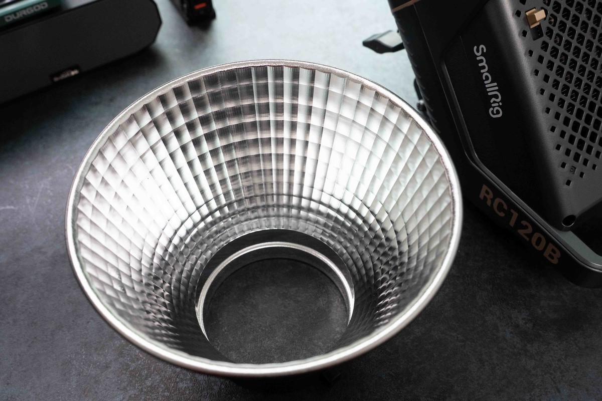 关于布光的那些事 分享新入手的斯莫格RC120双色温影视灯