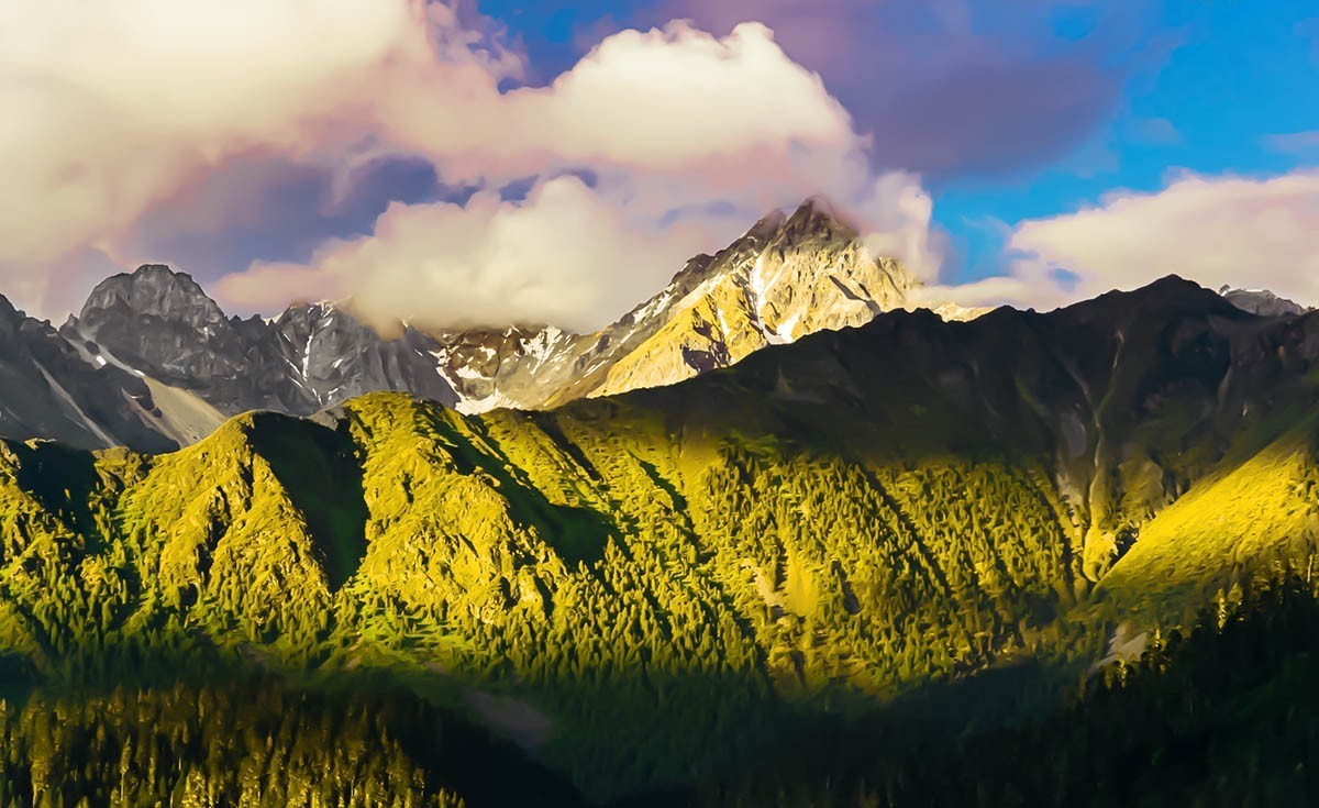 318线上随拍   贴在湖面上的（林拉）高速 （ 鲁郎—工布江达）
