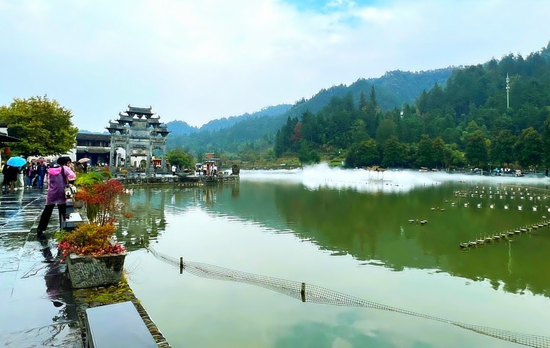 《不老松：纪实摄影》手机片：西递景！ (6)胡文光刺史牌楼！