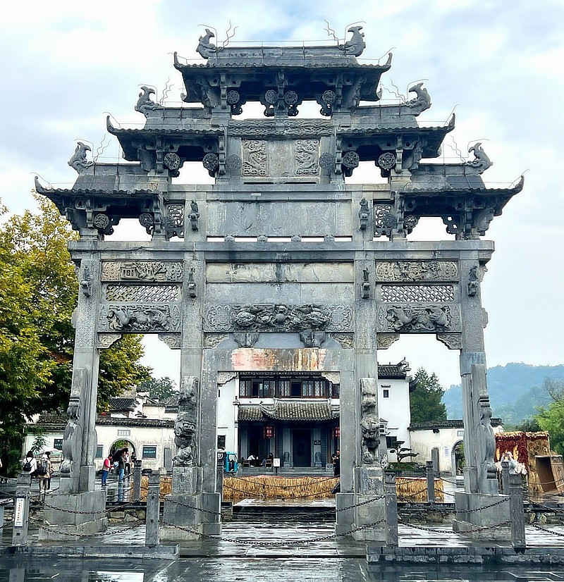 《不老松：纪实摄影》手机片：西递景！ (6)胡文光刺史牌楼！