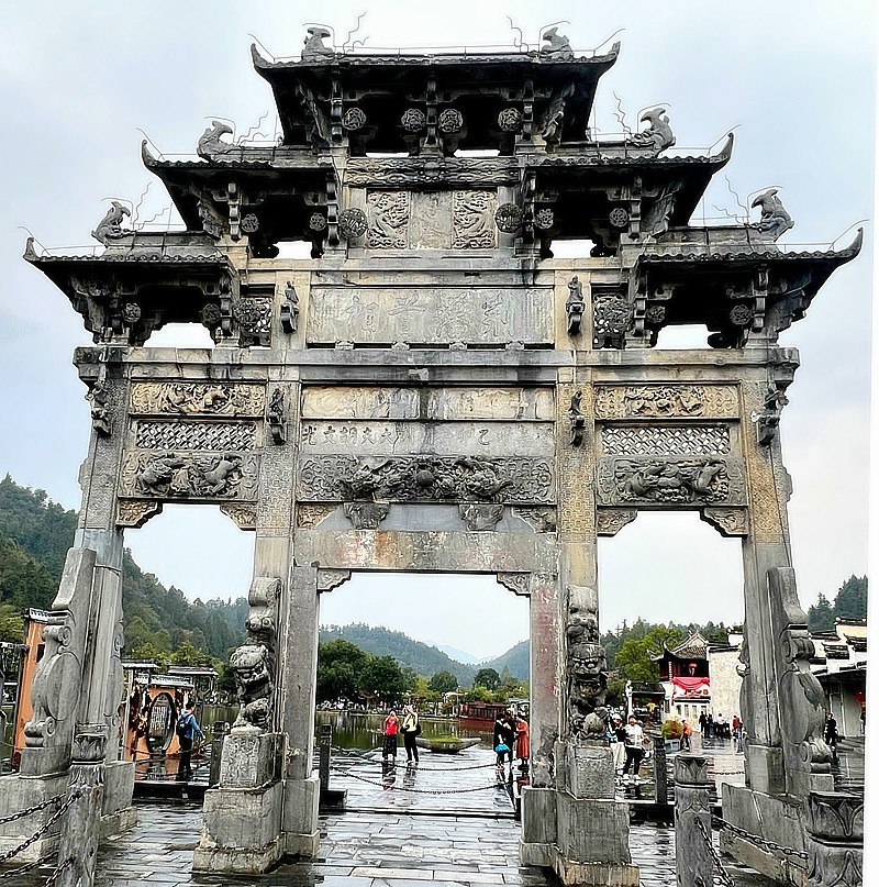 《不老松：纪实摄影》手机片：西递景！ (6)胡文光刺史牌楼！