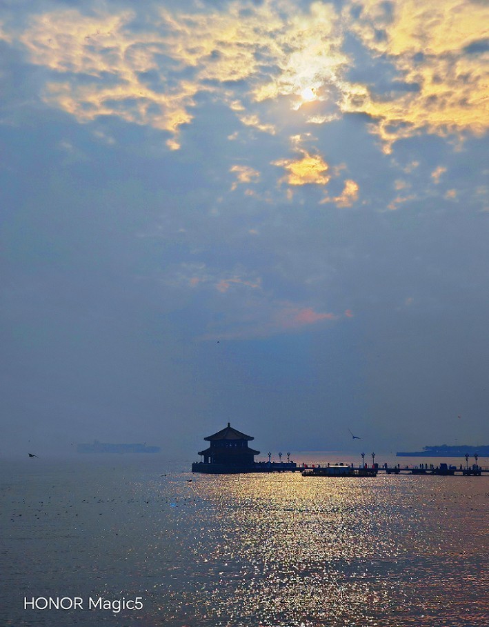 仓促试机《瞎拍》片，买了个新手机还不熟悉，赶紧调教准备上任，哈哈！