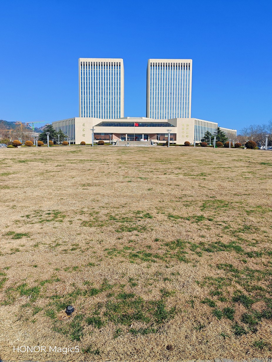 仓促试机《瞎拍》片，买了个新手机还不熟悉，赶紧调教准备上任，哈哈！