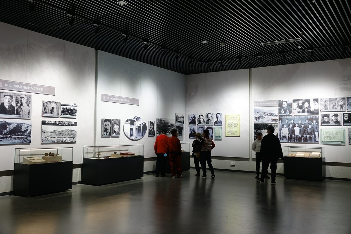 瞻仰红军西路军纪念馆