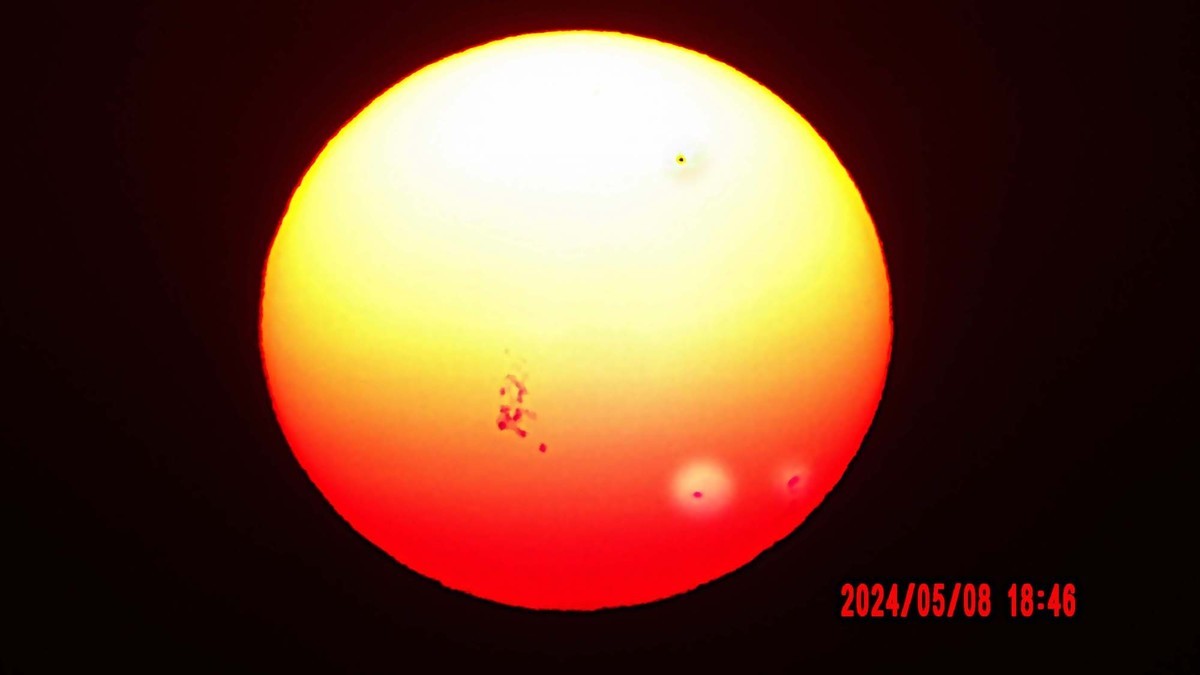 超大太阳黑子群