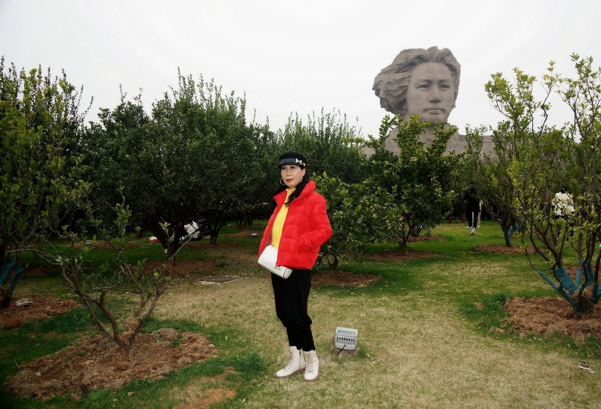 橘子洲头旅游中的美女！