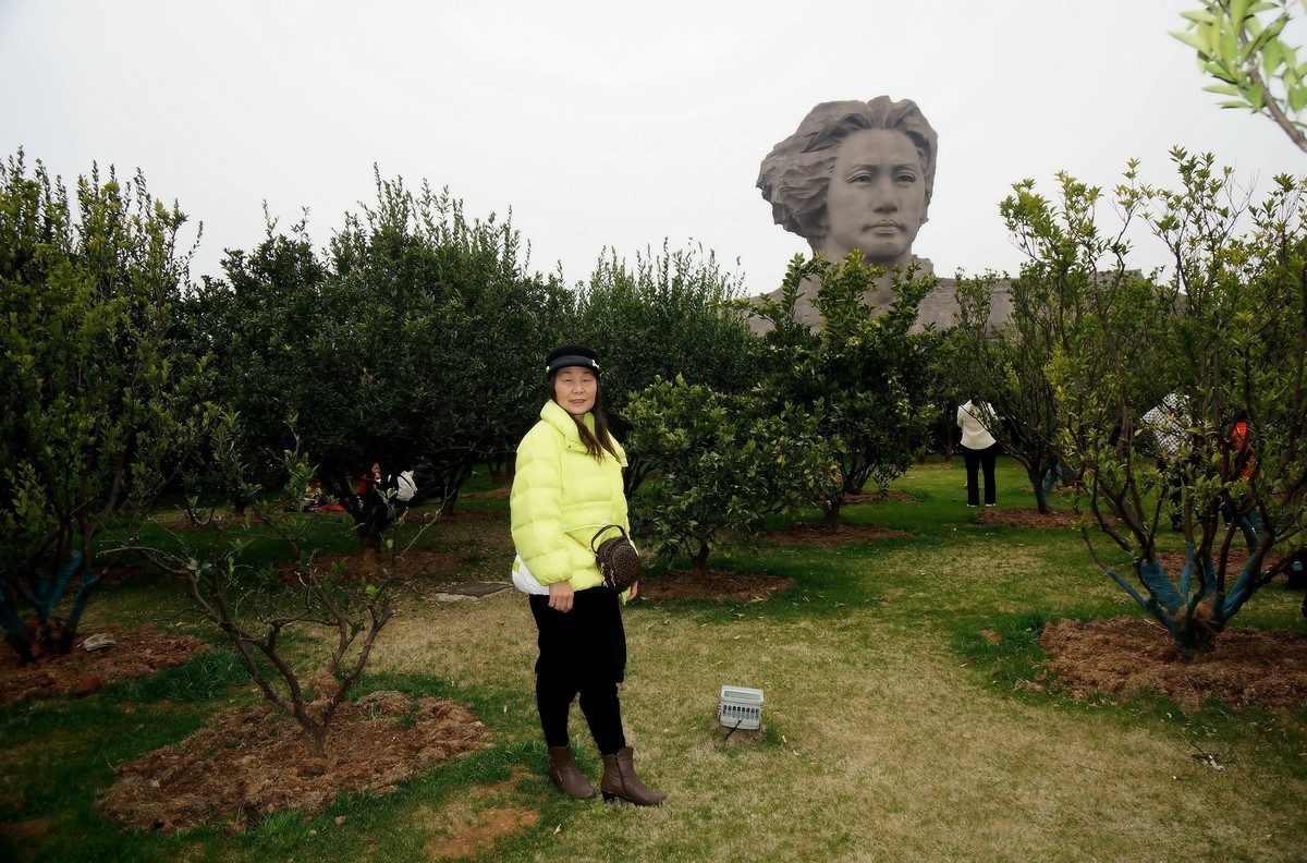 橘子洲头旅游中的美女！