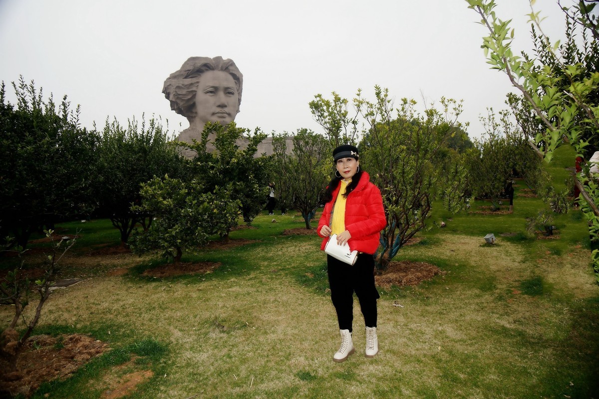 橘子洲头旅游中的美女！