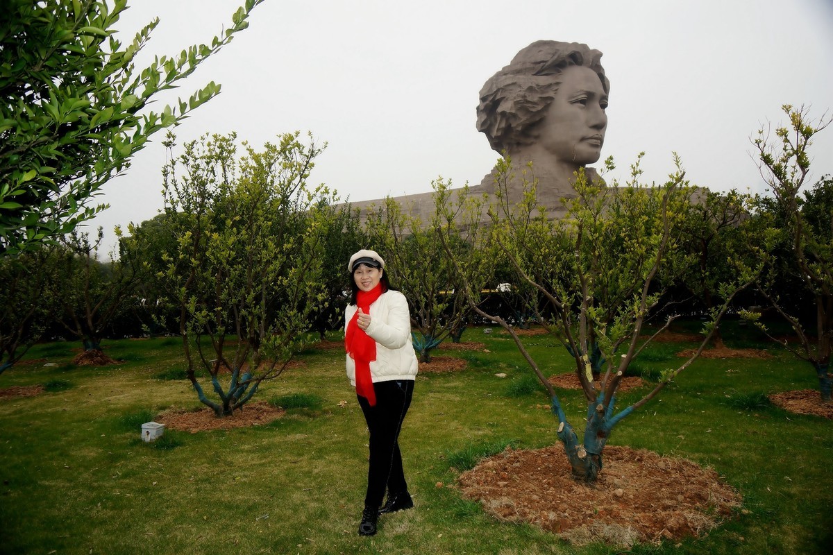 橘子洲头旅游中的美女！