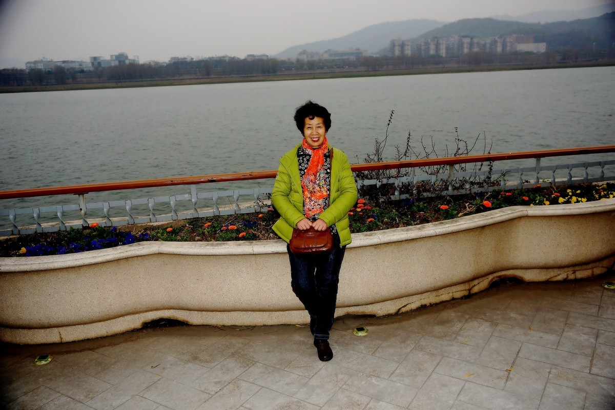 橘子洲头旅游中的美女！