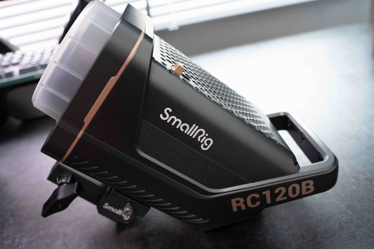 关于布光的那些事 分享新入手的斯莫格RC120双色温影视灯