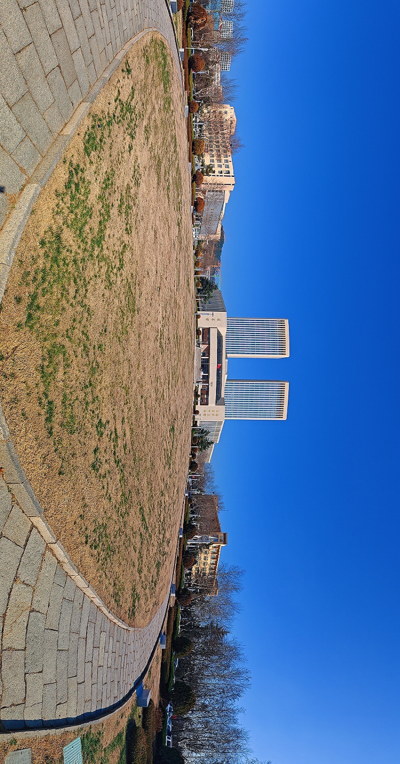 仓促试机《瞎拍》片，买了个新手机还不熟悉，赶紧调教准备上任，哈哈！