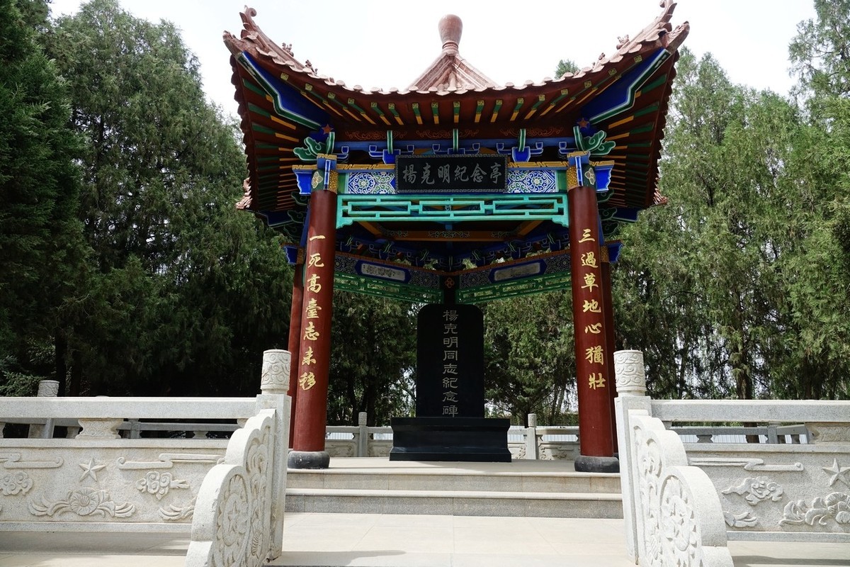 瞻仰红军西路军纪念馆