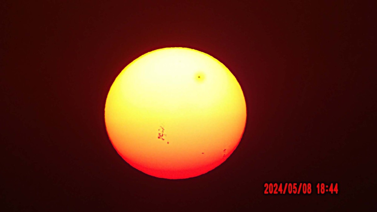 超大太阳黑子群