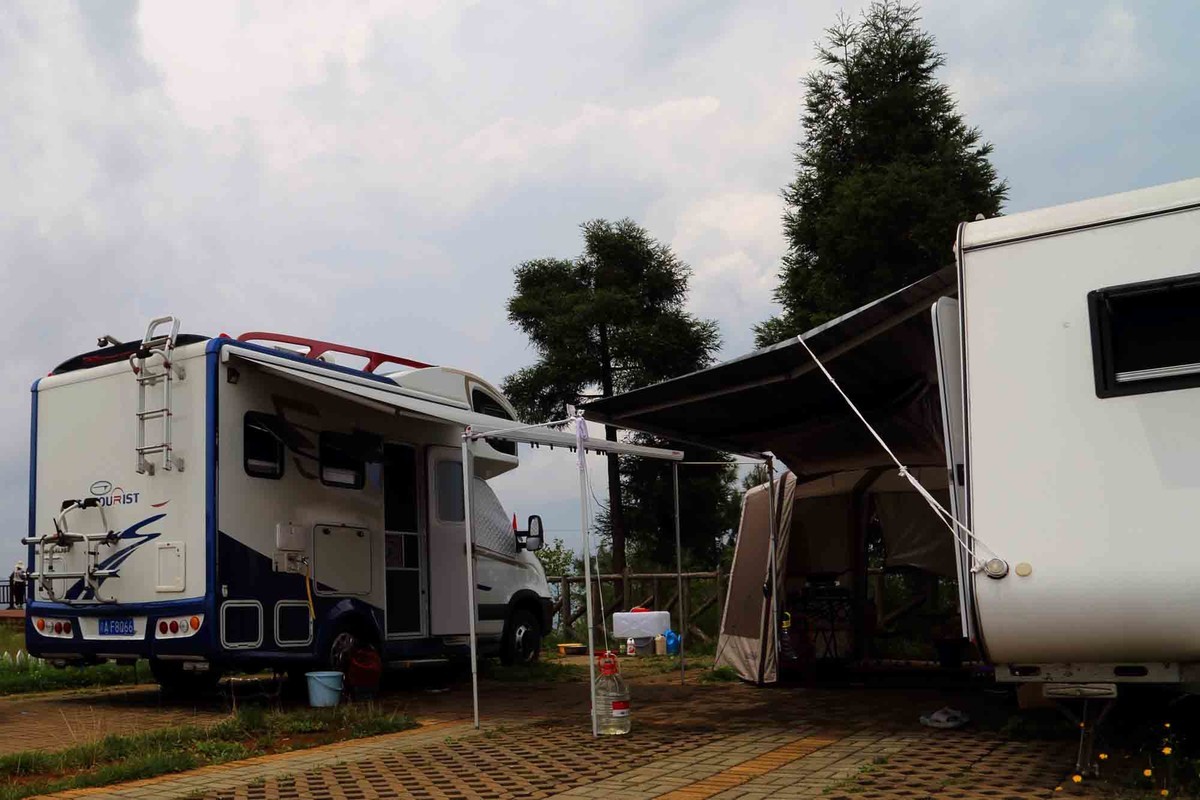 野玉海的避暑房车