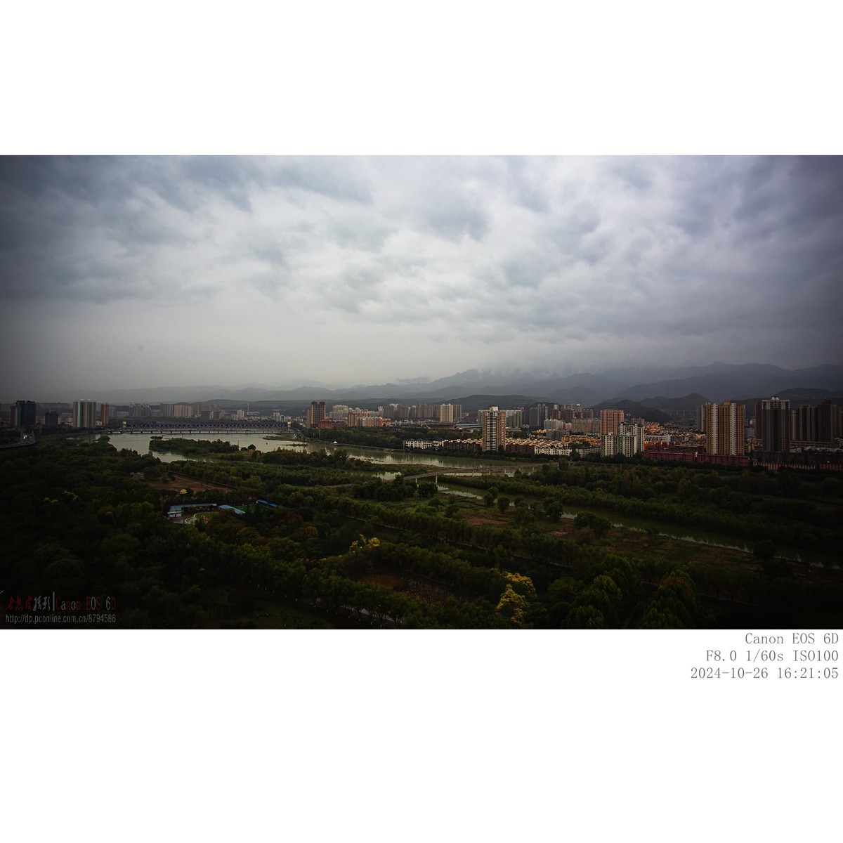 阴天的秦岭  渭河