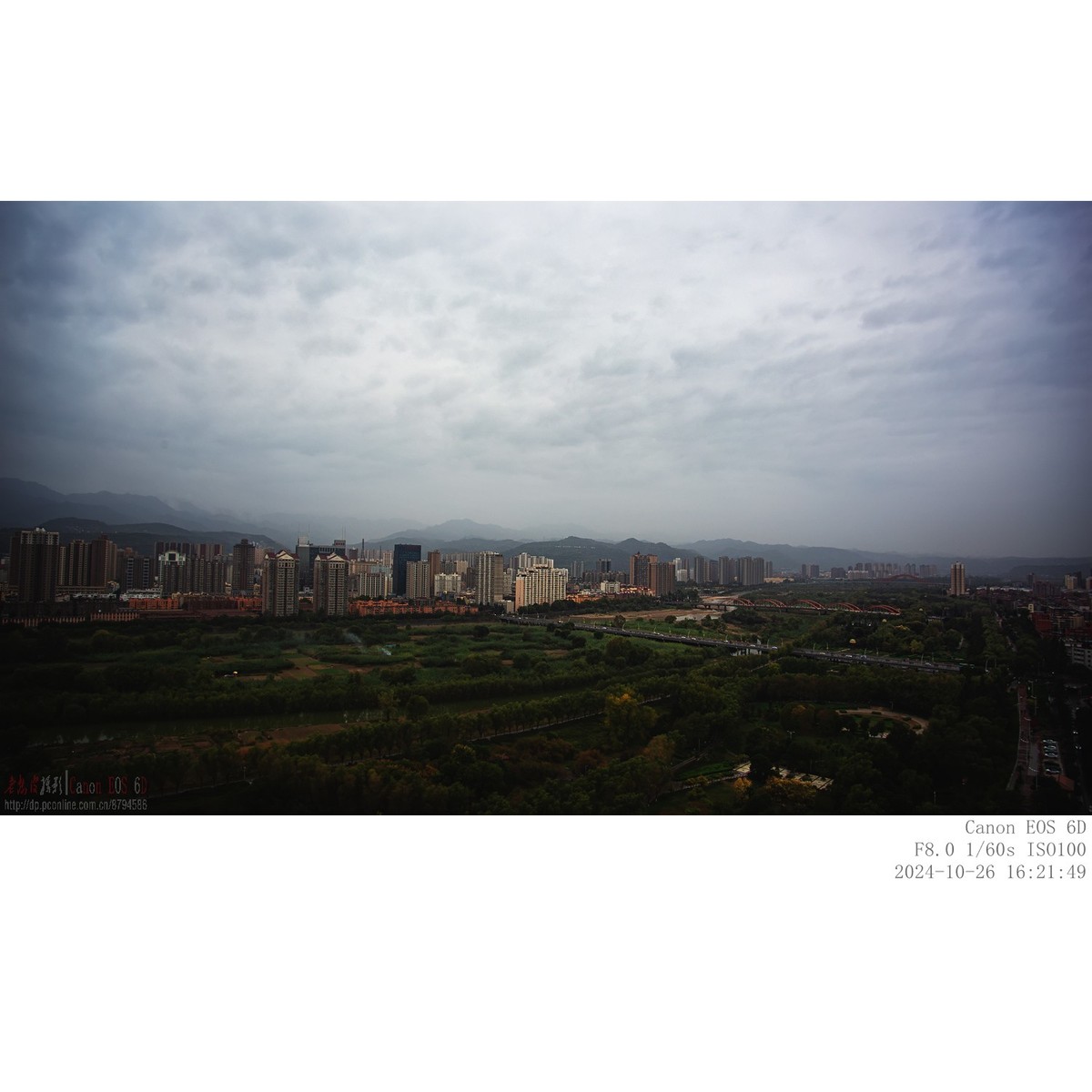 阴天的秦岭  渭河