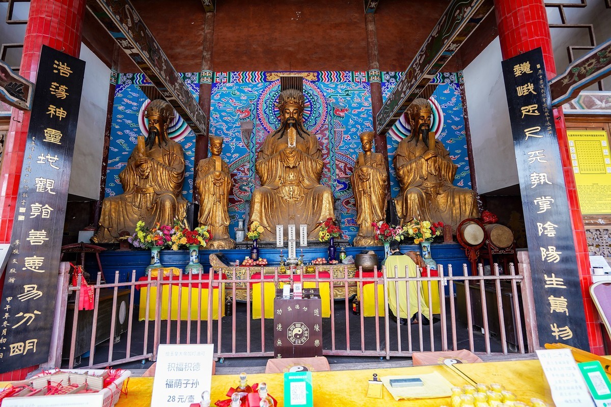 龙泉洞道观里的神仙