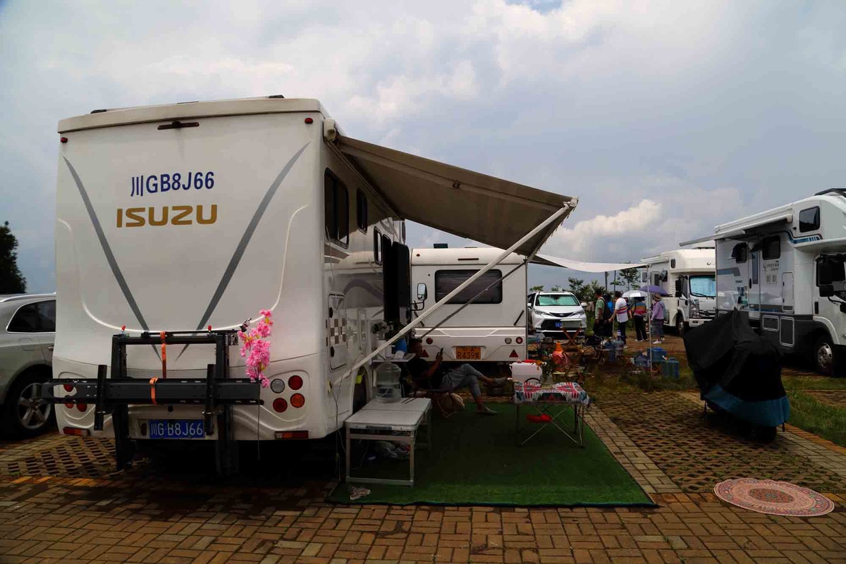 野玉海的避暑房车