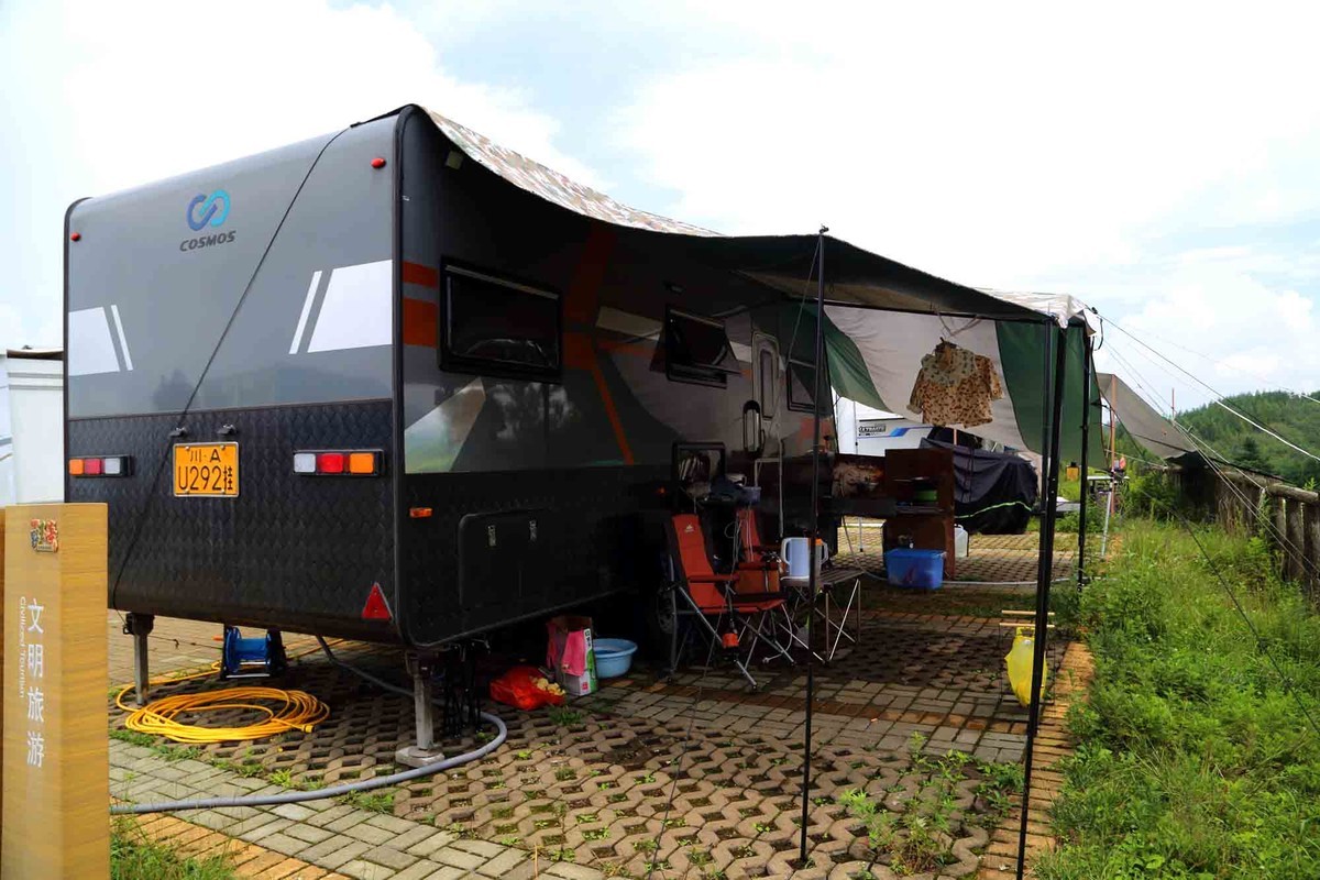 野玉海的避暑房车