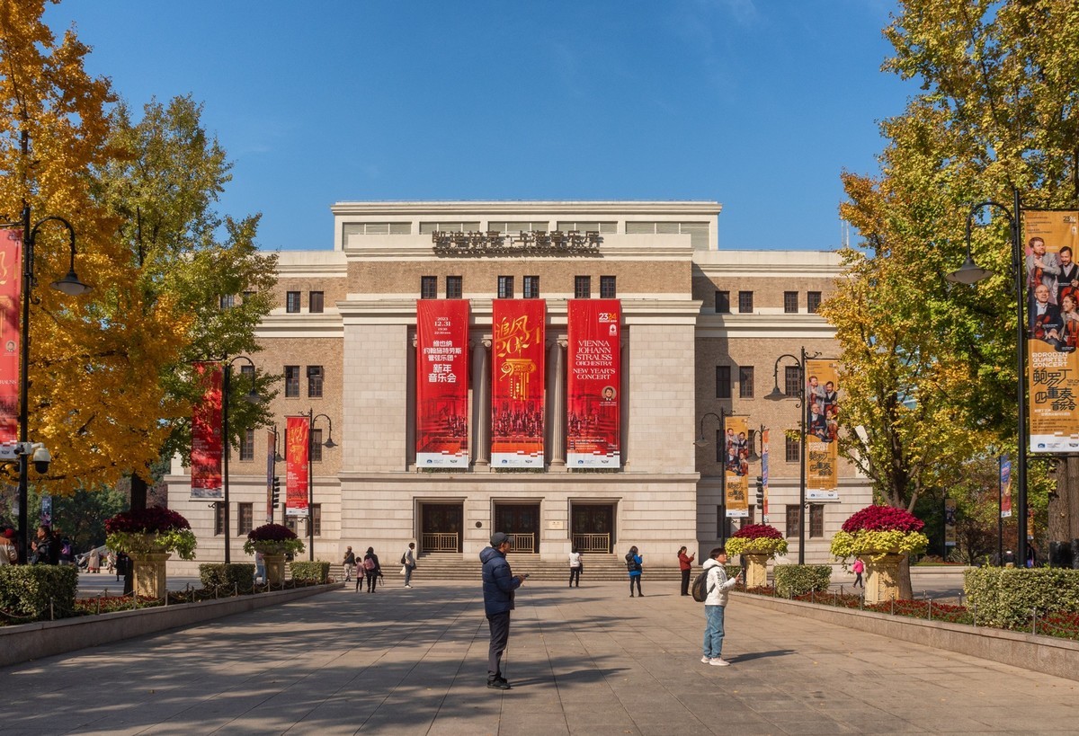 上海音乐厅旁的浪漫