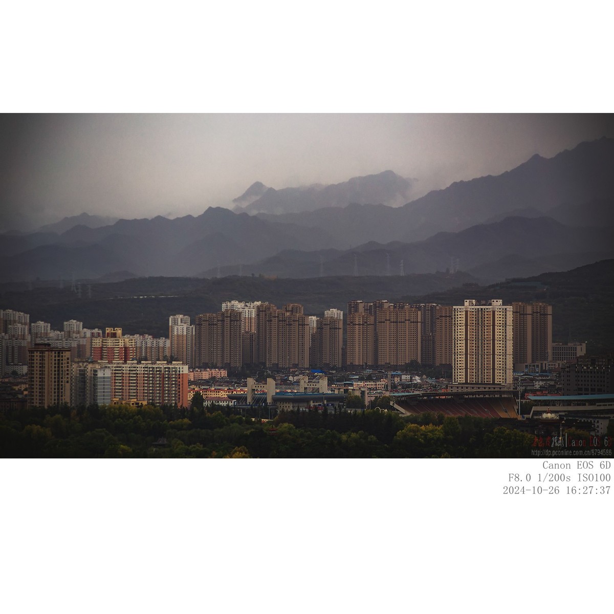 阴天的秦岭  渭河