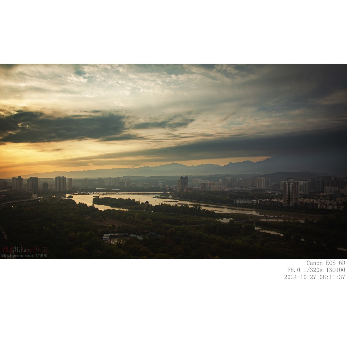 阴天的秦岭  渭河